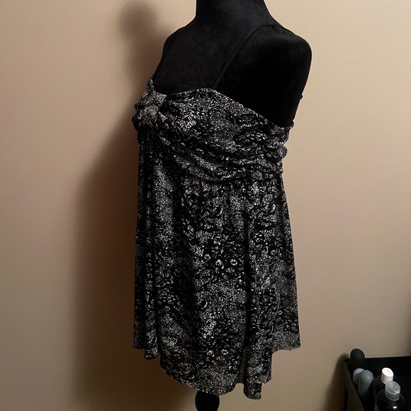 Flowy Tank - Picture 2 of 6